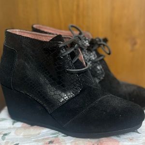 Toms size 7M booties